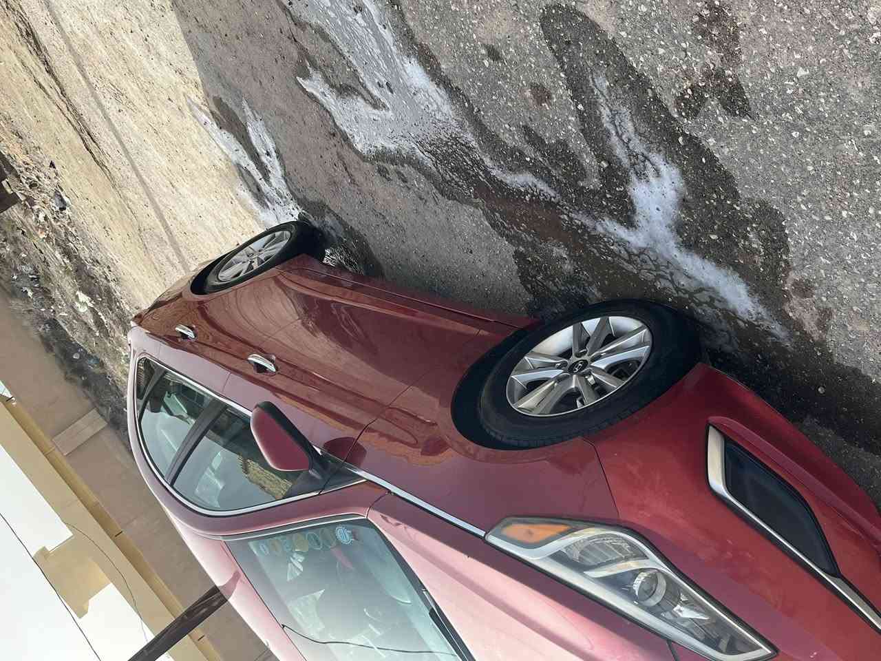 سلام عليكم سوناتا مديل 2017وارد أمريكي 🇺🇸 حادثها سطحي بيها قطعه تبديل وقطعتين بدون تبديل ليبل واحد سياره جديده كلش مكينا وكير وحداديه وتخم تاير ولد امامي وخلفي وشاشه وتحكمات موصفات معرفه وتبريد ثلج +تندفع مكان السياره الديوانيه رقم الهاتف *********** سعر 120وبيها مجال
