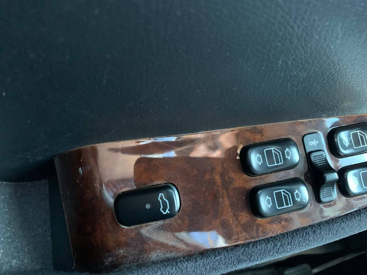 صباح الخير 
غواص ادوات موديل ٢٠٠١ جاهزه من كلشي تدفئة تبريد 
كير مكينه تخم تاير حداده من كلشي 
سعر ٩٠ ابو لمراوس اعبر المنشور 
بصره جزائر


**إذا كنت صاحب هذا الإعلان وتريد حذفه لأي سبب، رجاءا أرسل رسالة إلى الدعم الفني**