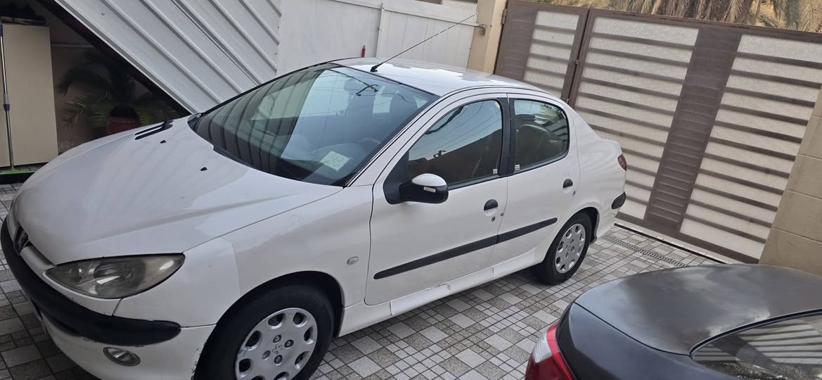 سلام عليكم بيجوفرنسي  ٢٠٦ موديل ٢٠٠٩ السياره نظيفه جدا كير عادي أربع جام كهرباء رقم بغداد مكانها بابل أبي غرق للاتصال و الاستفسار أكثر على الرقم ***********  السعر ٤٣ ورقه

