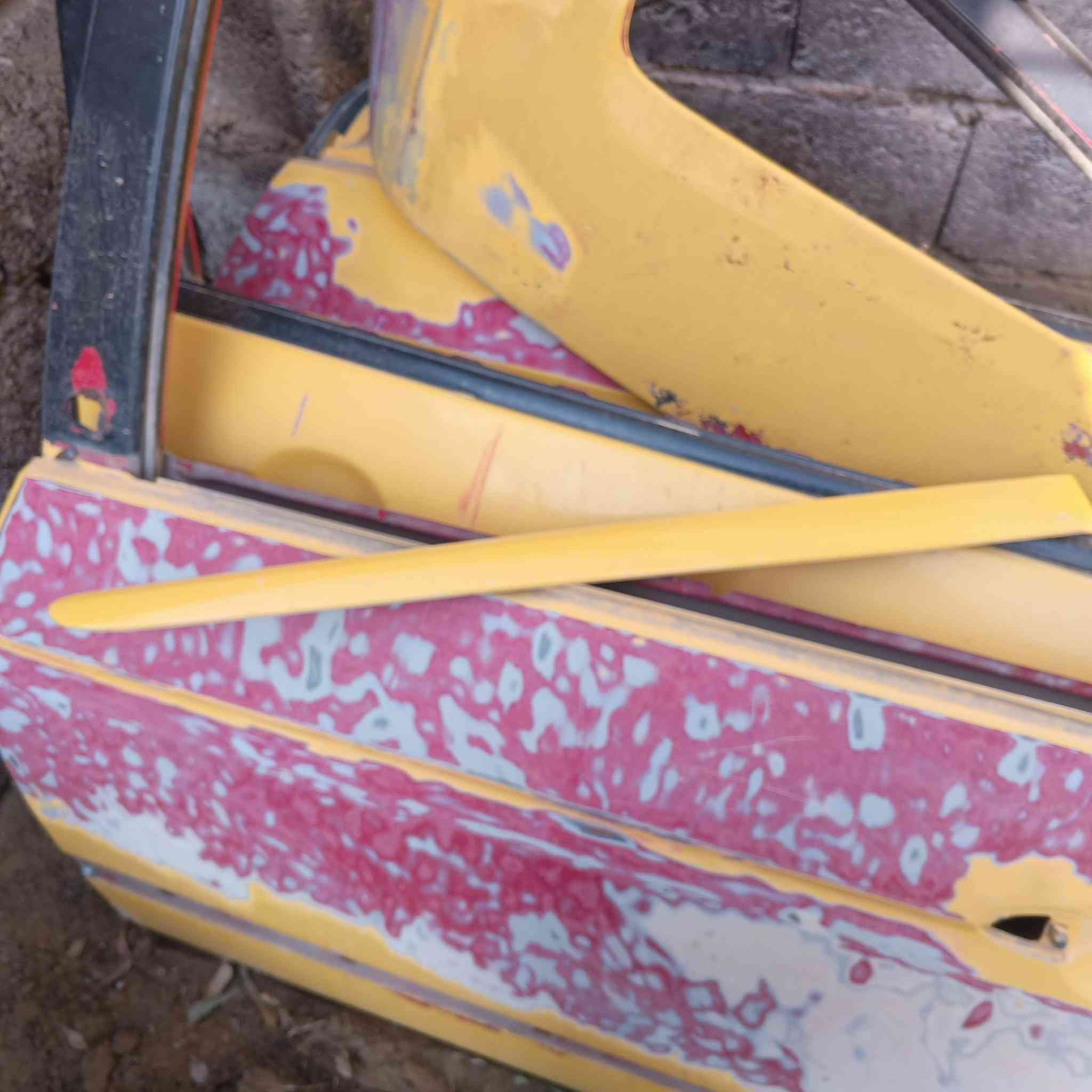 غراض سبكترا هاج باك باب خلفيه أو بس جامده واربع ابواب 
اسبايدر ***********
