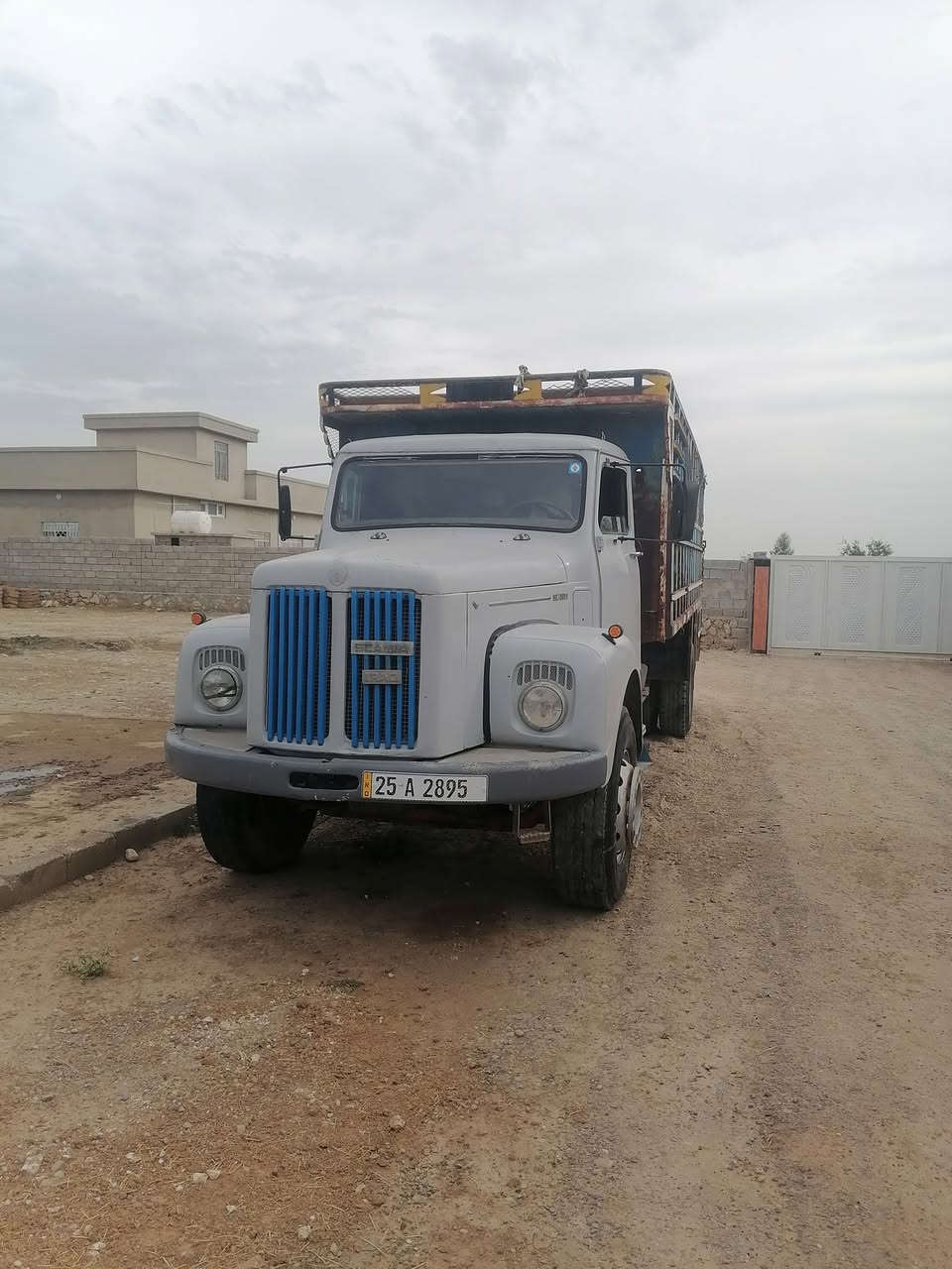 سكانيا للبيع المكان ربيعه
موديل 82 سنويه جديده 
للأستفسار الأتصال علئ الرقم
***********
