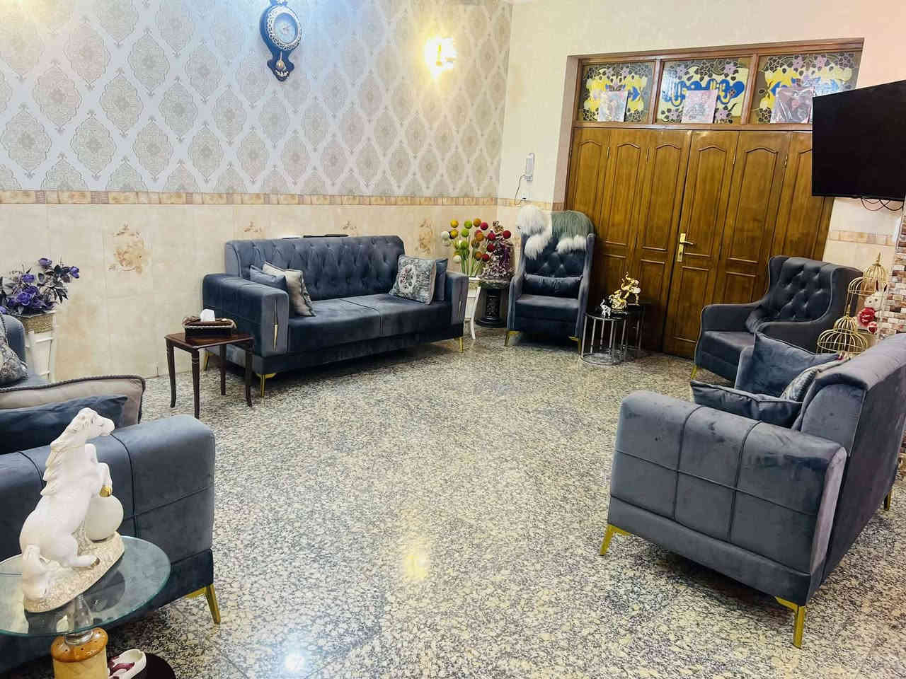 السلام عليكم   بيت للبيع المساحه 200م الواجهه 10النزال 20 بيت حديث درجه اولى موقع تجاري كريطعه مقابل الاسره طابو صرف للاستفسار اكثر الاتصال على الرقم التالي ***********
