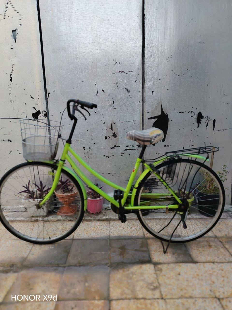 سلام عليكم بايسكل ياباني حجم 27نضيف سعره 70وبي مجال ***********
