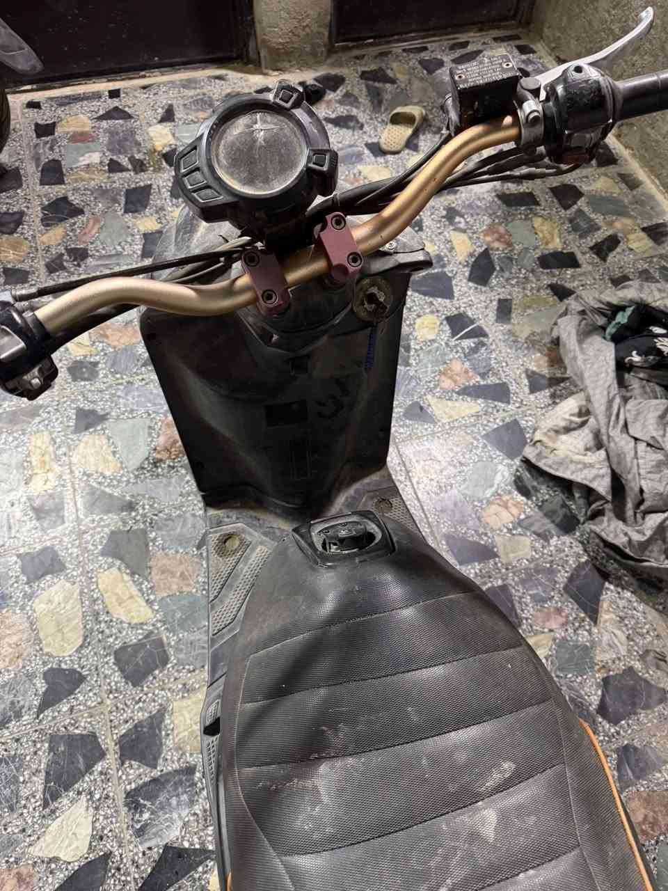 سكنس جبلي بوشه 53 بلادي الدراجه تشتغل وتطفه كالو بيهة جويتر اني ابيع كوم حديد متروكه صار هواي السعر 550 
بغداد حي اور ***********
