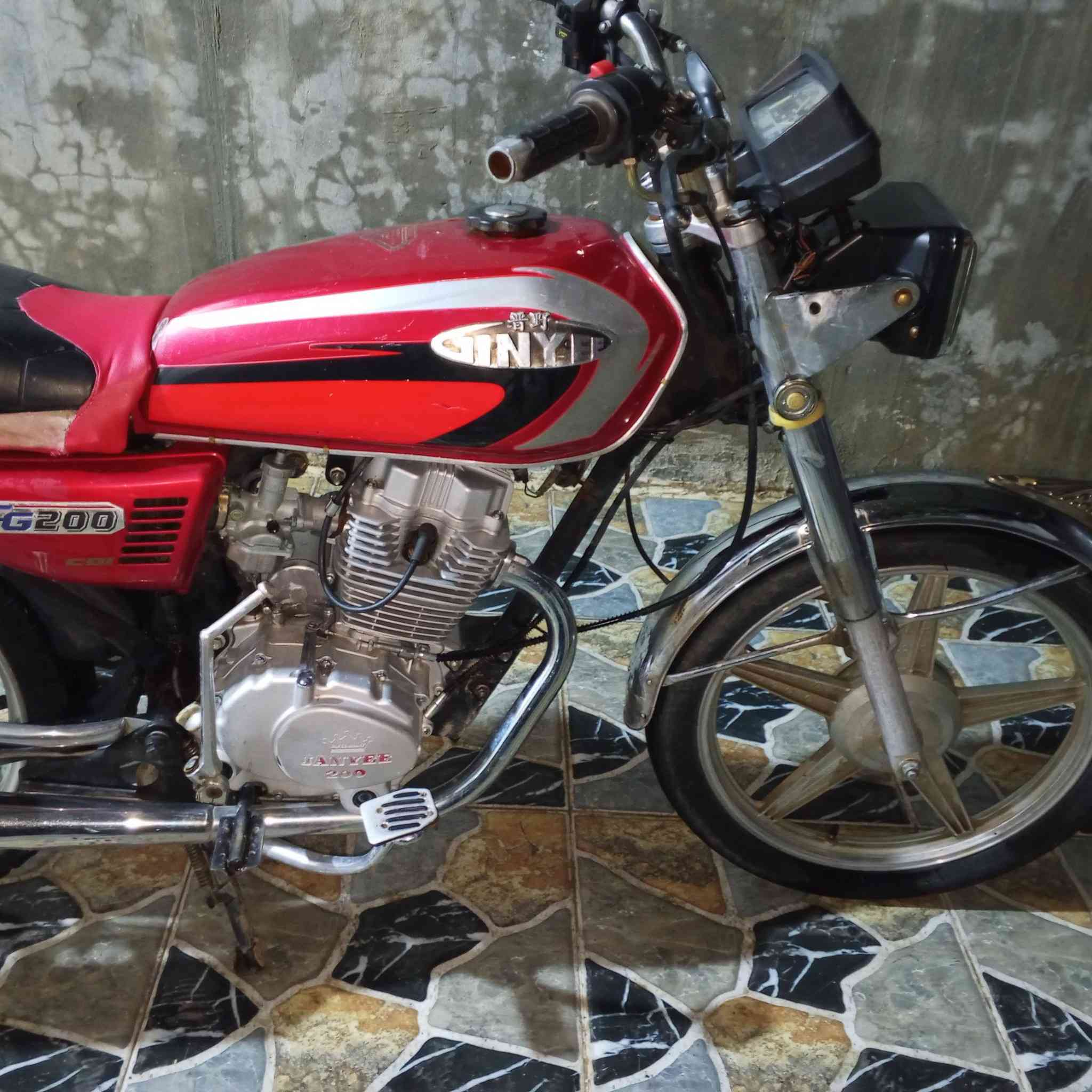 السلام عليكم موطورلبيع نضيف اوراق كامل5كير محرك ما مفتوح كهربائيات شغاله بي مجال الشراي يتصل على هده الرقم***********خابر تذلل
