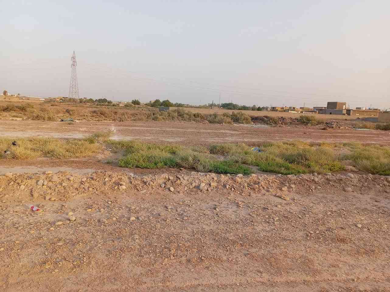 عندي قطعه للبيع  مساحه ٤٠٠ شارع حي الحكيم شارع حسينيه الاحرار وتبعد عني الشارع 400 متر
مرقمه بلديه الاتصال على هذا الرقم  واتساب ***********
