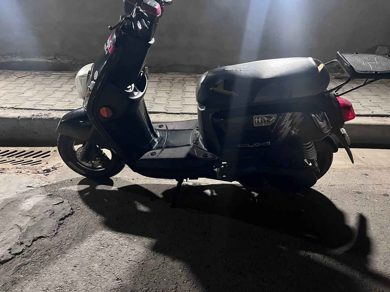 السلام عليكم دراجه ماكس بوليس مسطرة  موديل 2013 للبيع كامله كهربايات كله شغال مكينه خرسه اشاير كلوبات كله شغال ماكو اي نقص تايرات جديده مكينه ما مفتوحه برغي بيها السعر مليون50  بيها مجال حك الجيه راسلني أو اتصل‏‪***********‬‏  مكاني بغداد الطيفيه خاص مفتوح
