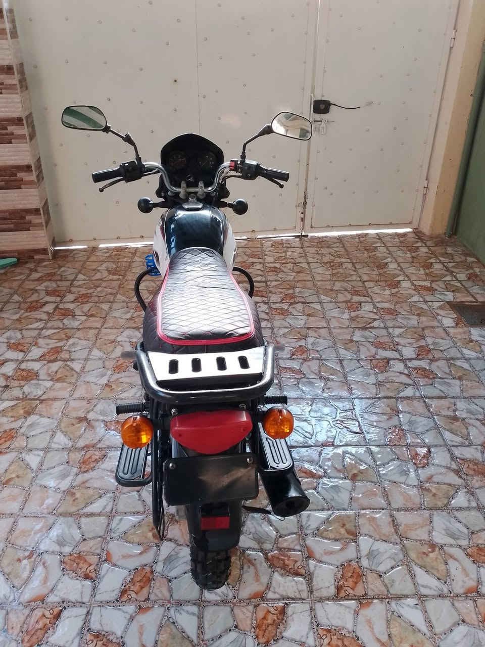 السلام عليكم شباب
بوكسر 2023 طالعه ب 2024 
دراجه كلش حلوه محرك مامفتوح مكفوله من كلشي تجيب وياك الف فيتر وتفحص اوراق اصوليه (شرط الترقيم)
مكان ديالى الخالص السعر واحد و 400 وبيها مجال ليكسر بسعر ليفشل نفسه ويخابر ***********
