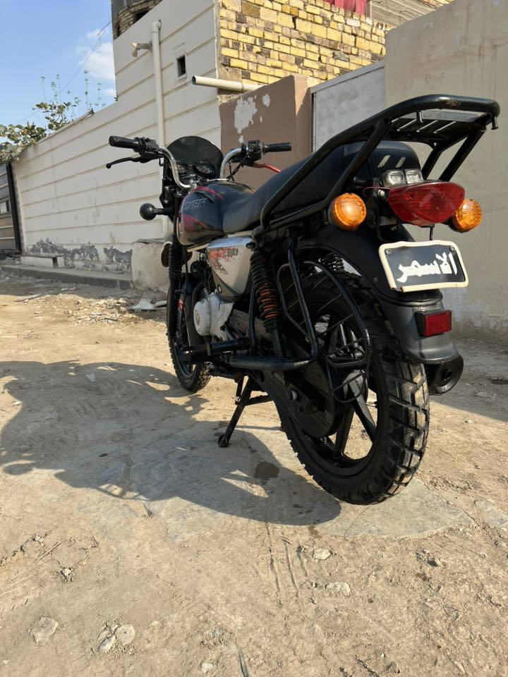 السلام عليكم بوكسر جبلي موديل 2023 طالع 2025شهر 2 وكيل علي عنجوره مكاتبه موجوده والتاريخ استعمال بيت ونضافه شوفت عينك ما مفتوح برغي بيهه 
مكان ديوانيه مركز 
سعر خاص مفتوح او اتصال ع الرقم 
سعره مناسب ومستعجل عليه 
***********
