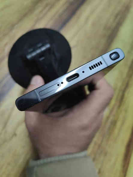 اس 23 الترا أمريكي ذاكرة 512 لون اسود 
نظافة 100% اخو الجديد 
مقفل شريحة اتصال خط مايشتغل 
سعر 520 نهايته بدون مراوس 
***********
