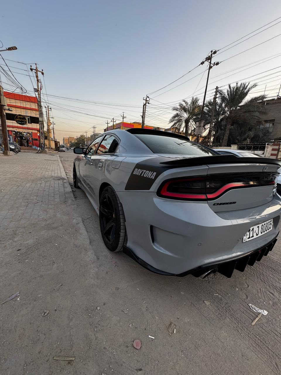 السلام عليكم مرخصت الادمن المحترم جارجر R/T دايتونا
موديل 2022 بيع مستعجل
بأسمي السياره تحويل ثاني يوم
مكينه 5700-8V المرغوب
فول مواصفات ماعدا التنتا
السياره ماناقصها شي 
ملاحظة: السياره بيها حادث امريكا كما موضح بالصور
وصار بيها حادث داخل العراق موجود فيديو بالمنشور
السعر :200(شدتين) وبيها مجال
العنوان :البصرة الجنينه
للاستفسار: ***********
