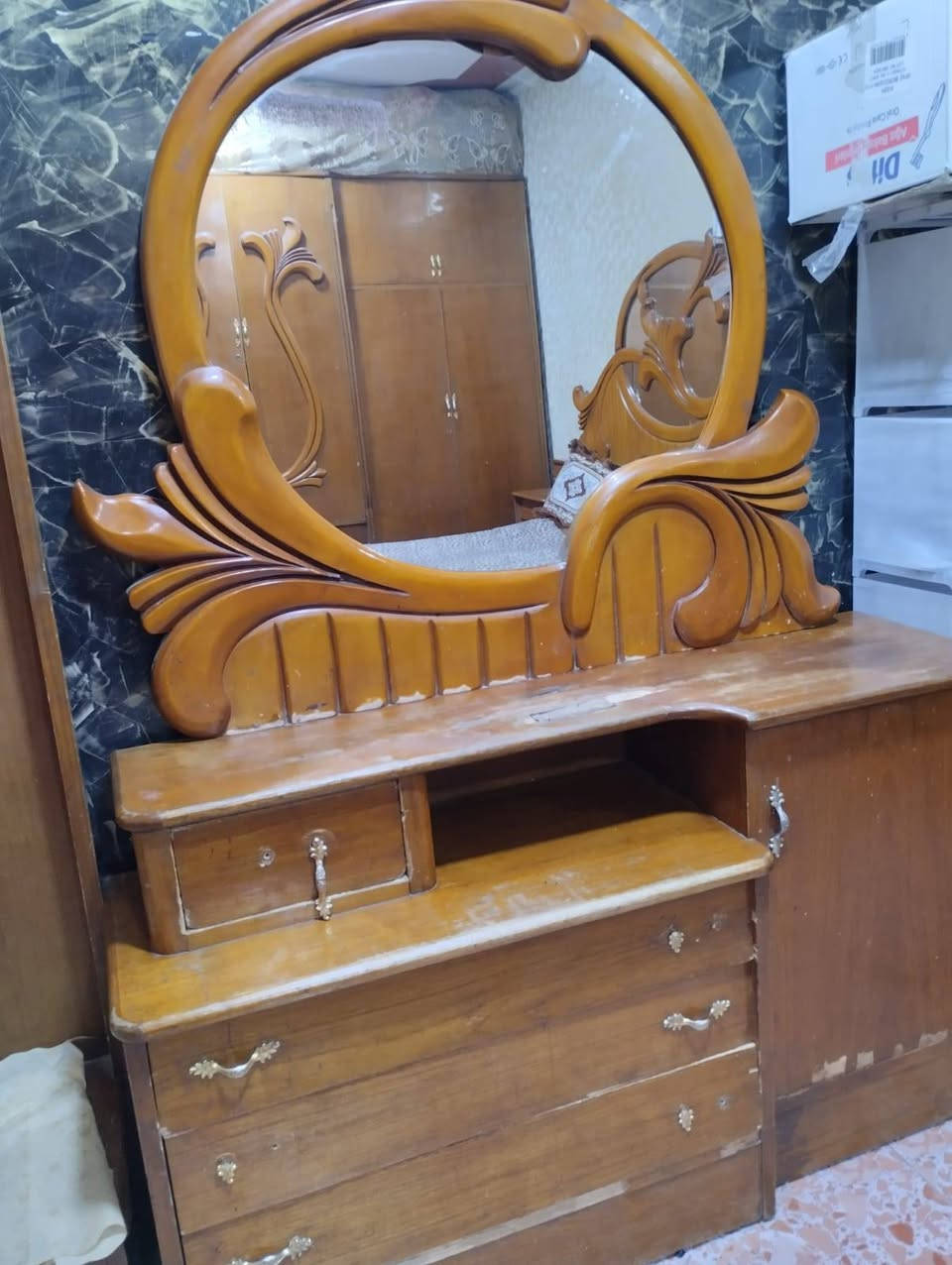 السلام عليكم غرفة لبيع مثل ماموضح بالصورة ***********
