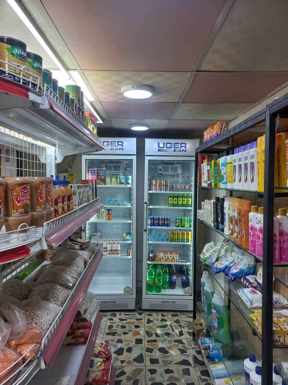 اسواق كامل للبيع مكانه بغداد باب الشرقي       
 
برادات عدد 2 uger
 بطحيه ايكور
سفينه
عارضة عطور
رفوف عرض عدد 2

ايجار 275
للأستفسار ***********
