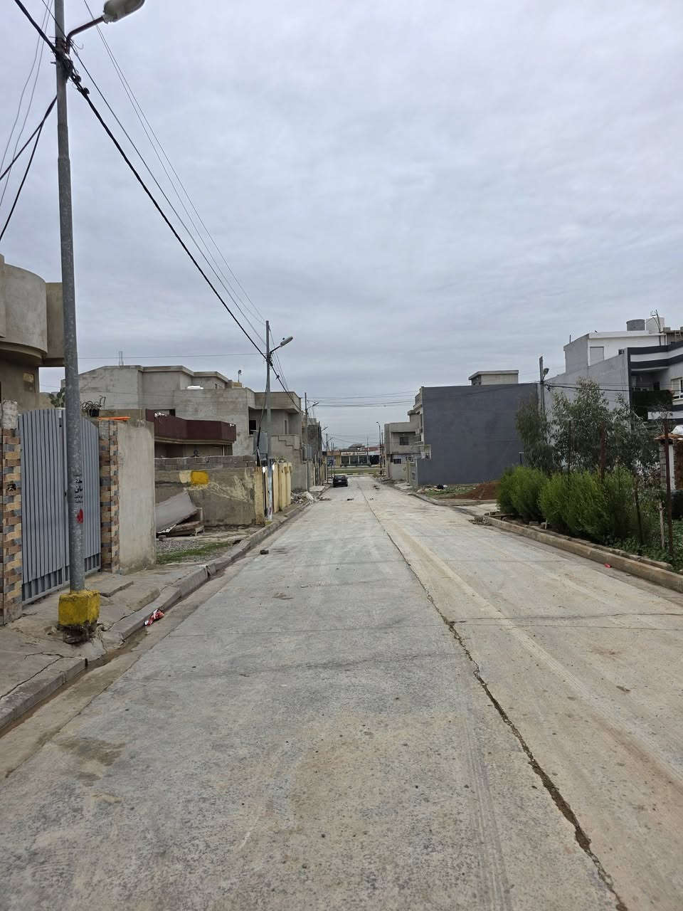 دار وارض للبيع المساحة 100 م واجهة 6.5 طابقين شارع كركوك مقابل مستشفى الحلبوسي وجامع البيت العتيق ملك صرف طابو قريب من الشارع العام بناء زيرو 3 غرف نوم واستقبال وهول وبيتونة .
عقارات صفوة البيت حي المصارف قرب جامع سعدي مهدي
***********
***********
