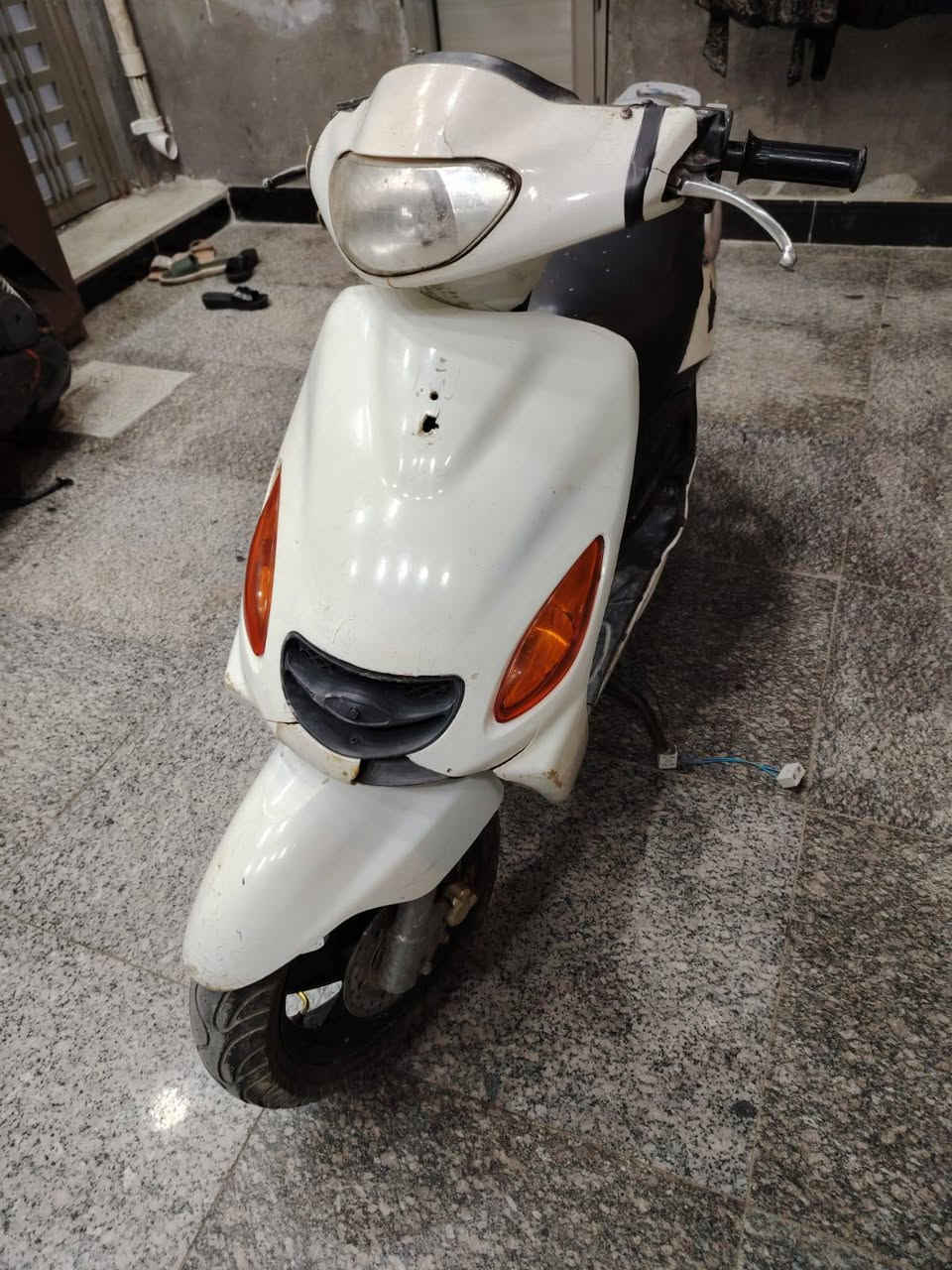 سلام عليكم خوان دراجه اكزز خبط نضيفه ما ملعوب بيه بلاديه كهربائياته كله شغاله تايرت جدد مال باله سعر 300 مكان بصرة حيانيه ***********
