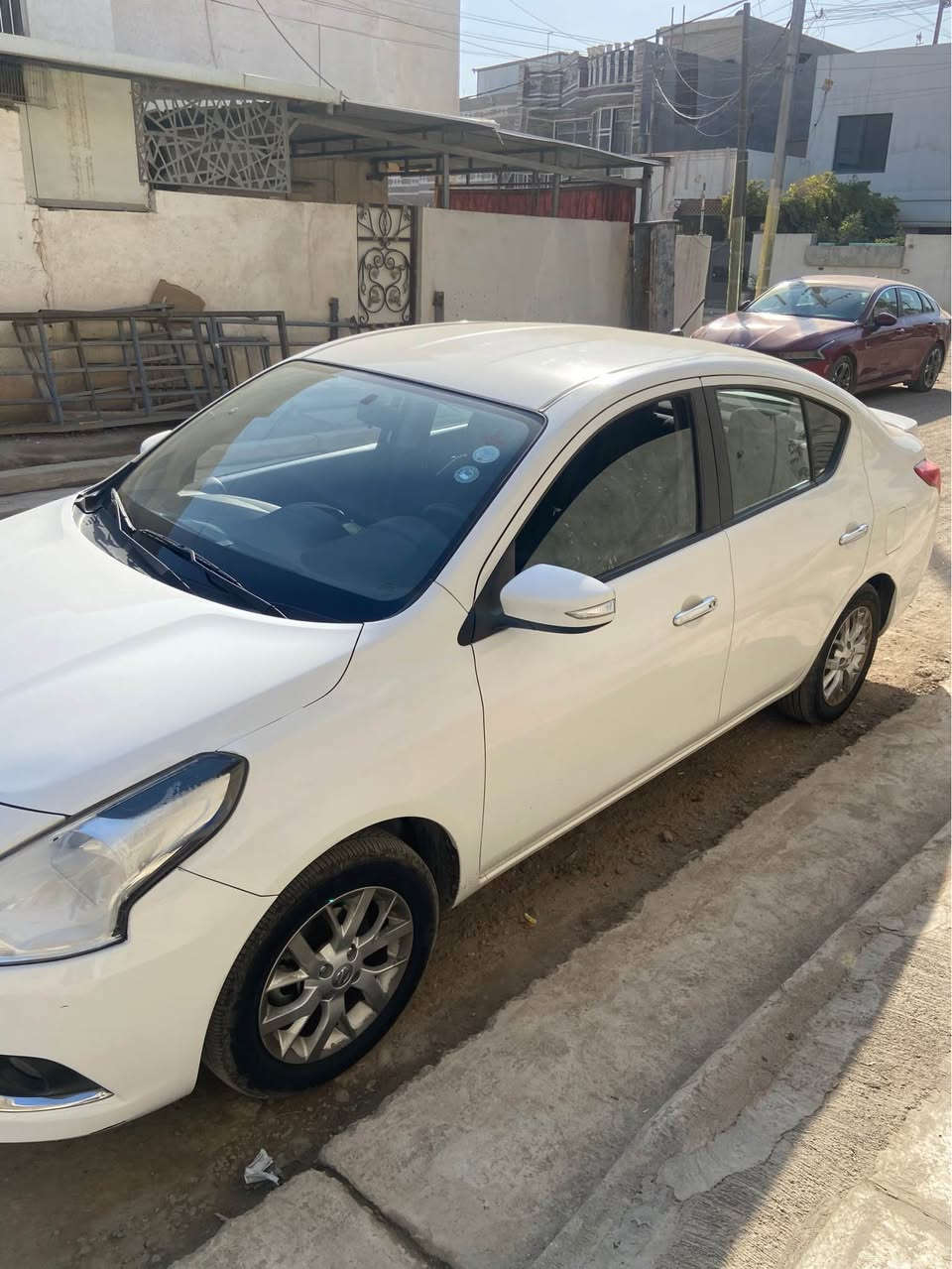 السلام عليكم نيسان سني مصري 2023 

بصمة 
شاشة 
تحكم تبريد شاشة 
تبريد خلفي 
مري جانبية شفط 
اربع جام كهرباء 
حساسات خلفية 
ويل 
داخل اسود
يدات نيكل 
ضربتها مثل ما موضح بالصورة بارد بيها بالجاملغ وكم شخط بالسيارة ما يأثرن والباقي كله مكفول سيارة نضيفة كلش 
عارضها ب ١١٧ وبيها مجال 
0772 467 1661 
للتواصل واتساب وهاتف فقط بغداد, العراق
