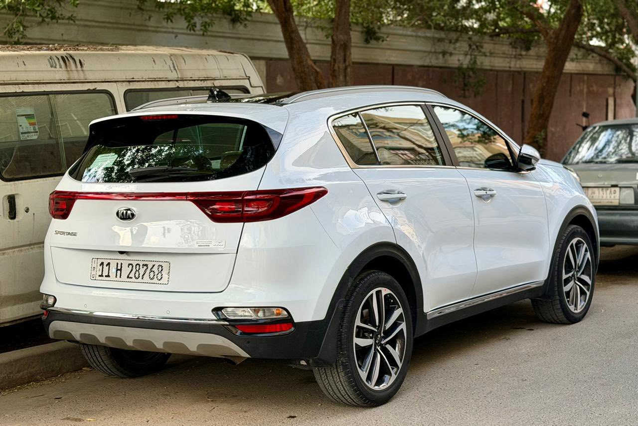 السلام عليكم
 كيا سبورتج فول موديل 2020
رقم بغداد الجديد هزه جديده باسمي تحويل مباشر
ماشيه 60 الف
كير و محرك مكفوله 
مواصفات
بصمه 
ابواب بصمه
بانوراما
صندوك كهرباء
حساس خلفي 
حساس امامي 
كشنات كهرباء
3 انظمه قياده 
شاشه وكامره
تحكم ستيرن  
اشاير مري 
مكينه 2000 دوش
بيها بارد بلهلال مال جاملغ خلفي 
السعر 203 وبيها مجال 
العنوان بغداد حي القاهره قرب جامع النداء
 الرقم ***********
