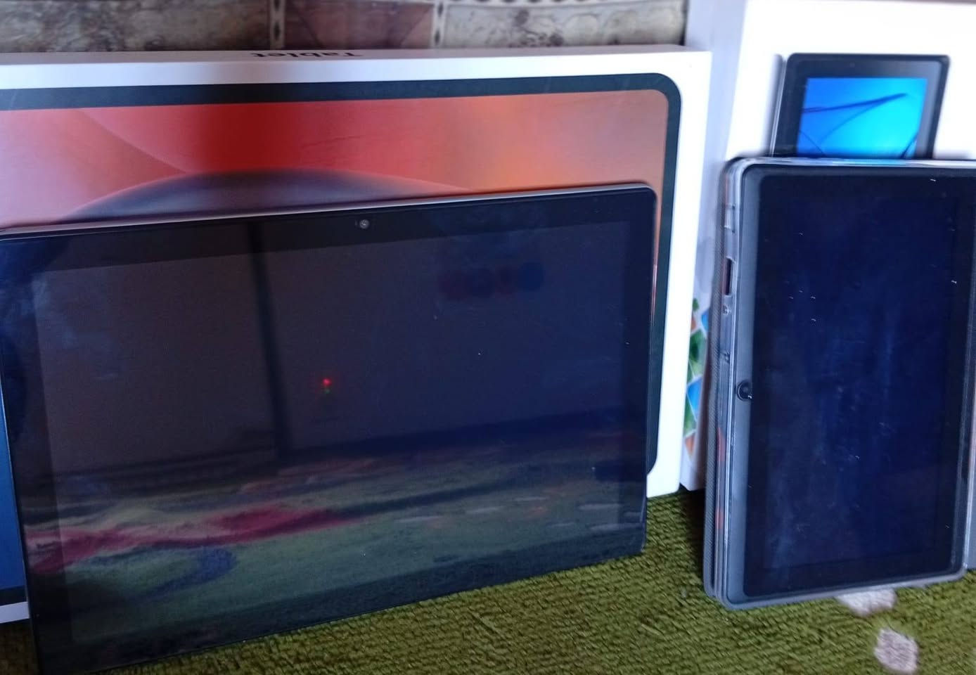 السلام عليكم ايبادات للبيع ذاكرتهن كلش قويه الصغير سعره ٤٠ وبي مجال والكبير سعرة 120وبي مجال مكاني بابل الاتصال على الرقم *********** غير متواجد ع الفيس
