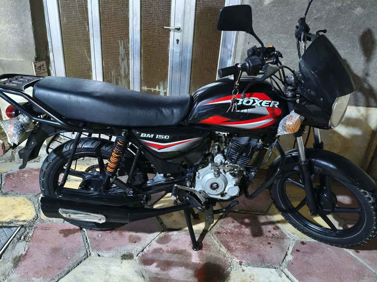 السلام عليكم
دراجه بوكسر لبيع موديل 23 
دراجه خير من الله نكره سلف 
كلشي شغال بيها 
عنوان ناصريه تقاطع البطحا البوابه الجديده 
السعر 900 
***********
