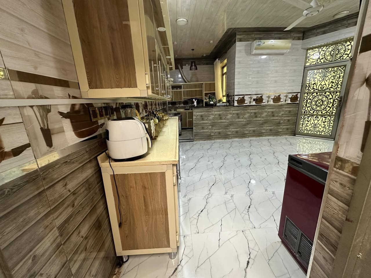 البيت للبيع ولتفاصيل داخل الفديو مساحه317 طابوصرف السعر335 وبي مجال للاستفسارمراسله الصفحه اوالاتصال***********
