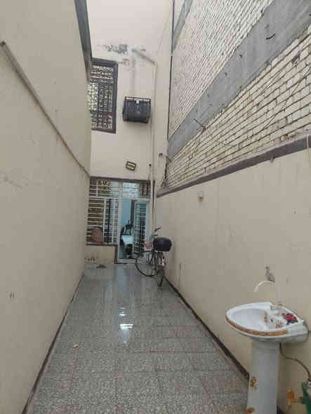 دااار للللبيع مساحة 145 متر مدخل دولان البيت جديد خلف مطعم سيد عدنان مقابل جامعة الصادق طابقين ثلاث نوم اثنين صالة استقبال مطبخ شارع 10السعر 185 مع المجال مكتب الجبوري للعقار بلخدمه ***********
