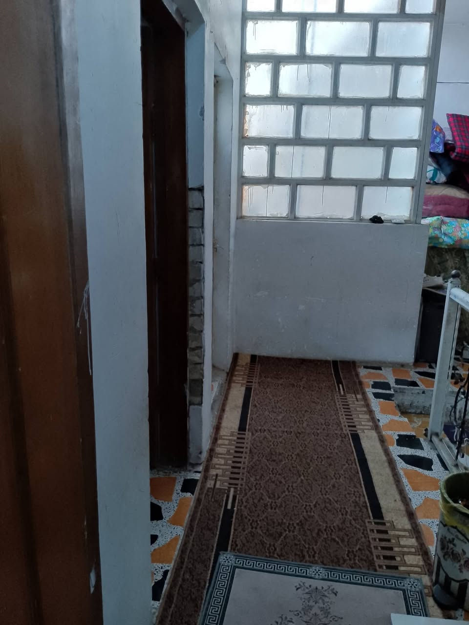 البيت  للبيع طابو مرتب وصالح للسكن
📍الموقع: …الزعفرانيه شارع الكهرباء 
المساحه: 98
السعر 150وبي مجال
الطابق الأرضي:
استقبال
غرفة
مطبخ
حمّام + تواليت
وتواليت خارجي
 الطابق الثاني:
غرفتين نوم 
حمّام
سطح
🔹 الطابق الثالث:
غرفة المنيوم وسقوف ثانويه ومطبخ 
للاستفسار مراسلة الخاص 
ورقم ***********
