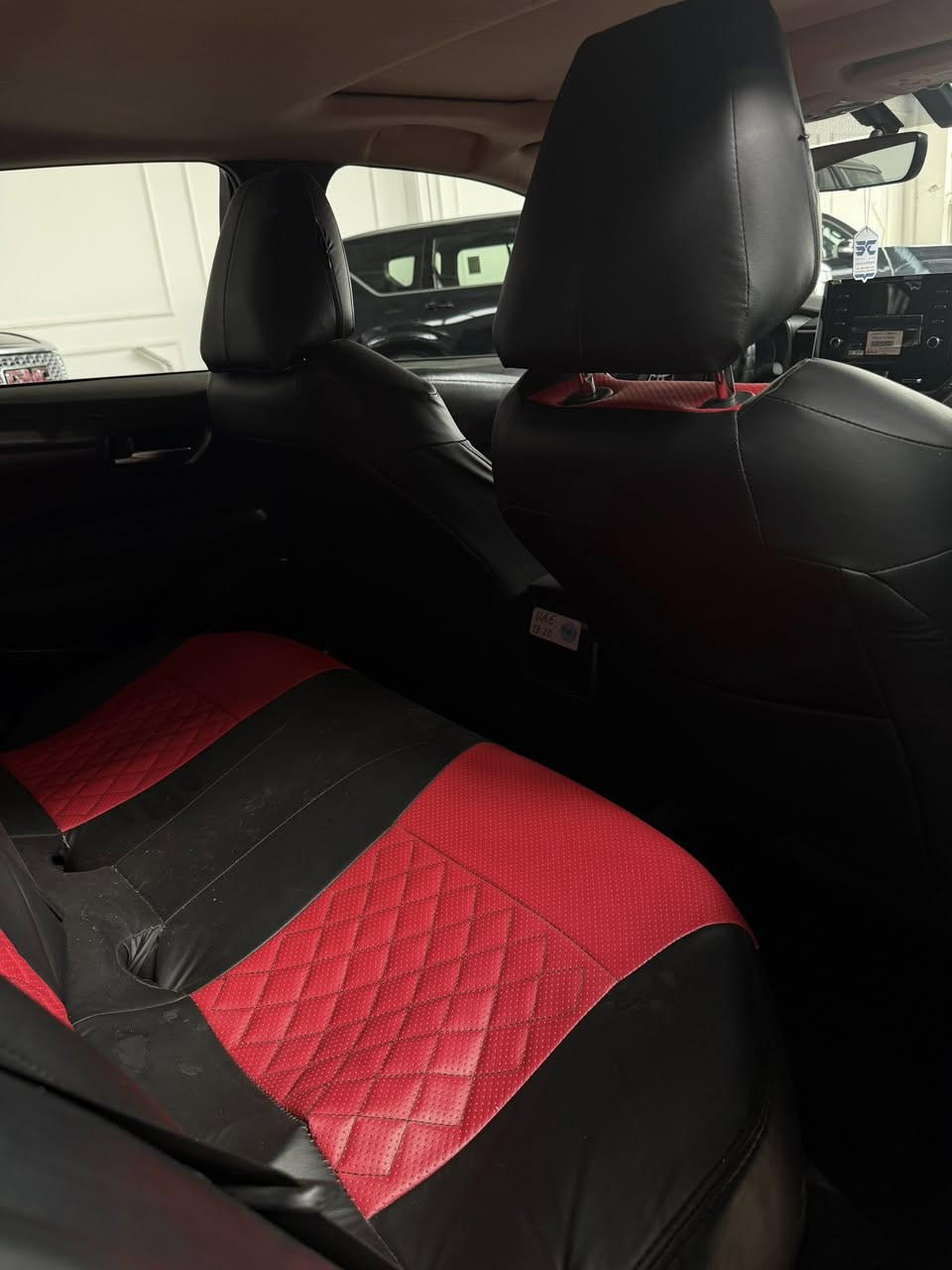 سلام عليكم 
كورلا بانزين 2023 
رقم بغداد 
ماشية 28 الف كيلو 
فتحة سقف
بيهة بارد بلباب الخلف الصدر فقط 
السعر 15,500 وبيهة مجال بسيط
مكان السيارة بغداد الكاظمية جكوك 
***********
