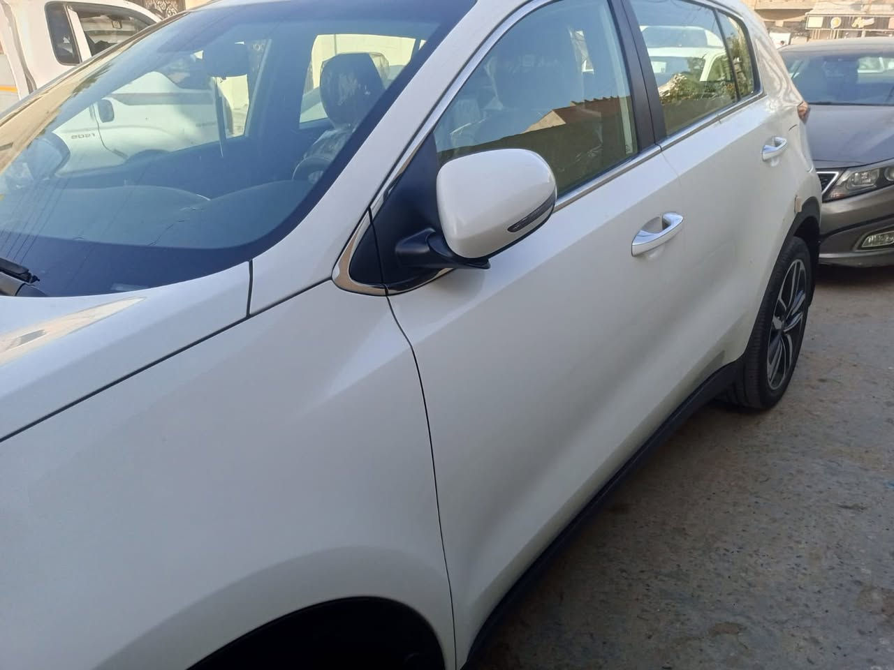 السلام عليكم ((للبيع))
كيا سبورتاج موديل ٢٠٢١ خليجي مكفول كفاله عامه من الصبغ عدى بارد مقدار شبر بالدوسه تحب الباب الخلف الصدر والباقي كفاله ماشيه ٦٧ الف كيلو متر الون ابيض بغداد الماني باسمي تحويل ثاني يوم نص مواصفات 
مري شفط 
شاشه اصليه 
حساسات 
تحكم وكروز وتبريد بيانو 
قطعتين تبريد
محرك  ال٢٠٠٠ كير ومحرك كفاله من الفتح
للبيع بسعر ١٩٨$ وبيها مجال 
بغداد حي العامل


**إذا كنت صاحب هذا الإعلان وتريد حذفه لأي سبب، رجاءا أرسل رسالة إلى الدعم الفني**