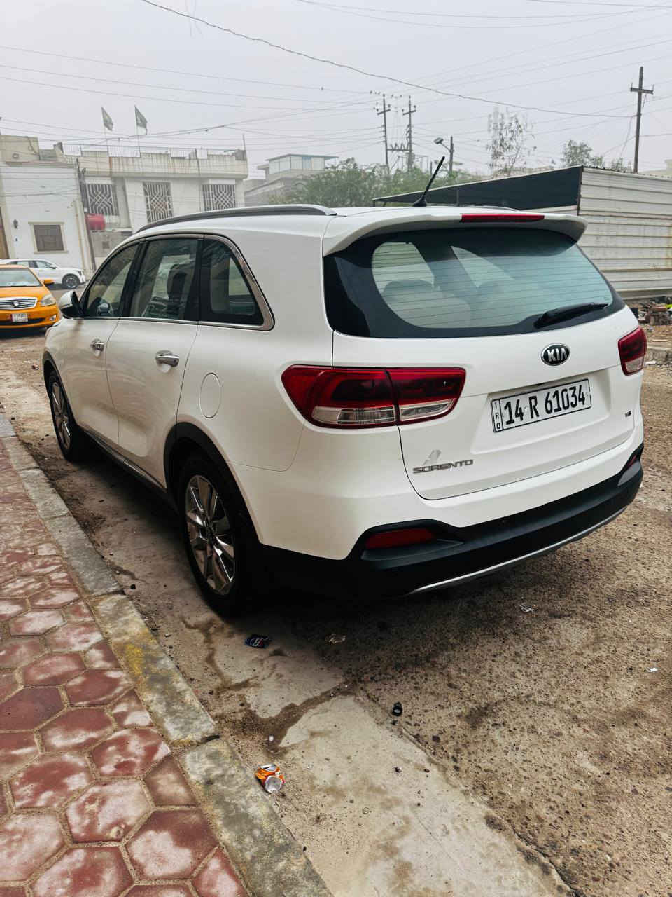 السلام عليكم اللبيع سورنتو موديل 2018 وارد خليجي مكينه (6سلندر 3500) كفاله من الضربه والصبغ والتبديل الرقم البصره بسمي سنويه مجدده تحويل ثاني يوم 
مكينه جديده وكير نضيف 3 قطع تبريد  السياره بصمه تشغيل بصمه ابواب كشنات كهرباء نضام ترحيب عند الاقتراب مري شفط لد امامي نهاري  صندوق كهرباء  شاشه الاصليه تبريد شاشه 7راكب بردات خلفيه بلاديه
السعر 238 ورقه وبيهاا مجال قليل الاستفسار اتصال على الرقم *********** العنوان البصره المركز البصرة, العراق
