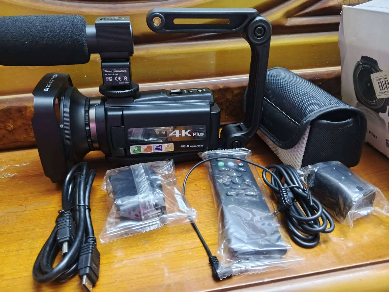 كامرة 4k plus  غنية عن التعريف جديدة غير مستخدمة بس مجرد فحص ملحقاتها دبل بطارية شاحنة ريمونت تحكم عن بعد مايك هود للعدسة حامل للكامرة كارتونة جنطة
تصويرها 48 ميگا بيكسل كامرة كلش حلوة 
السعر ١٧٥ الف وبيها مجال للشراي 
راسلني خاص وتدلل


**إذا كنت صاحب هذا الإعلان وتريد حذفه لأي سبب، رجاءا أرسل رسالة إلى الدعم الفني**