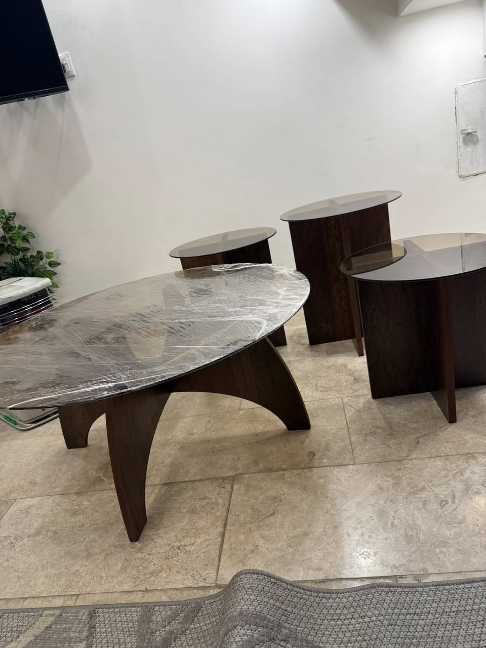 السلام عليكم طبلات نضيف كلش مابيه اي ضرر ٣ صغار و١ وسطي مكاني بغداد التاجيات بصف مرور سعر ١٠٠ وبيهن مجال للاستفسار على رقم *********** توصيل ماعندي
