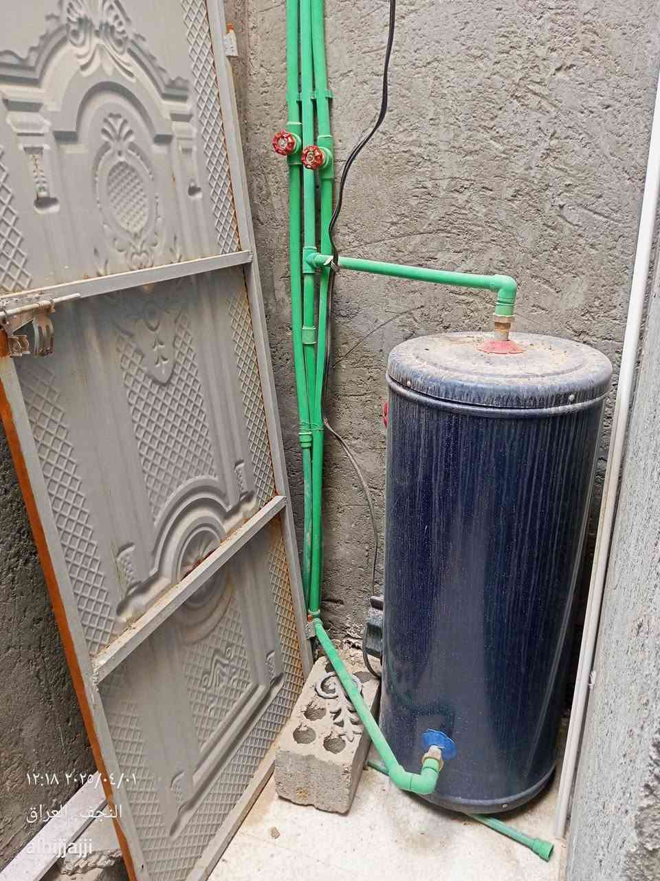 مشتمل ٥٠ متر زراعي للبيع 
٥٠ متر جزء من ركن + اسواق ٥٠ متر طابقين ركن ممكن بيع البيت بمفرده او الاسواق بمفرده او كلاهما معا 
مواصفات البيت بناءه درجة اولى صب الاساس و السقف و جاهز و مجهز كاع سيراميك و لبخ و بياض و سطح شتايكر و يحتوي على خزان و سخان و ماطور ماي وخط مولدة 
الموقع زراعي حي ميسان بعد سكلة الكرعاوي باتجاه شارع المطار بثلاث فروع وتنزل من شارع نهاية ميسان فقط ٣٠٠ متر .. موقع مايتيه و مميز ومرفق الموقع على الخريطة 
للجادين الاتصال على الرقم *********** اتصل وادلل و السعر مناسب
