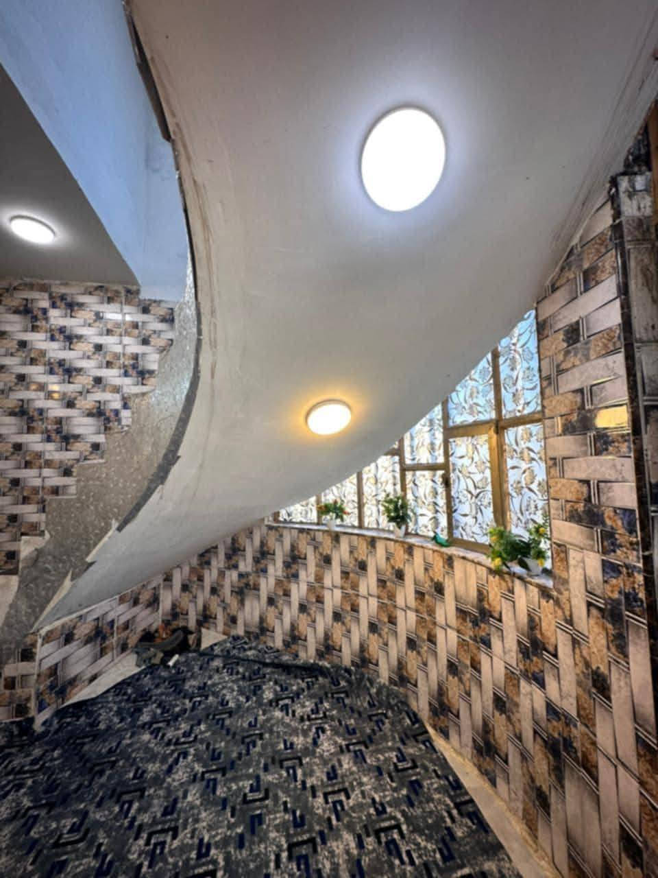 مكتب التساهل العقار   السعر 75 وبي مجال
🏡 دار350  متر 🔺طابو زراعي سند 25

      ‏‪***********
-_______
                       📍 موقع الدار  👇🏻

                    #النجف - #مقابل_قرية لغدير - 
—————————————————————
☎️  ⚫️  ☎️ ☎️‏‪***********
—————————————————————
التفاصيل غرفتين وستقبال حماماد داخليه وخارجيه 
مطبخ كراج صاله وبصفه حديقه 100متر 
🏗  البناء حديث والشغل درجة اولى مالت جناي 

🔹طابوق جمهوري نهروان والبناء كلة 9 انج 

🔹 صب مركزي كونكريت مسلح

🔹 سيراميك للمطبخ والصحيات

والكثير من التفاصيل التي يطول ذكرها 

 عدد 4
 منور عدد 2 
 عنوان لمكتب التساهل عامود282شارع صب
