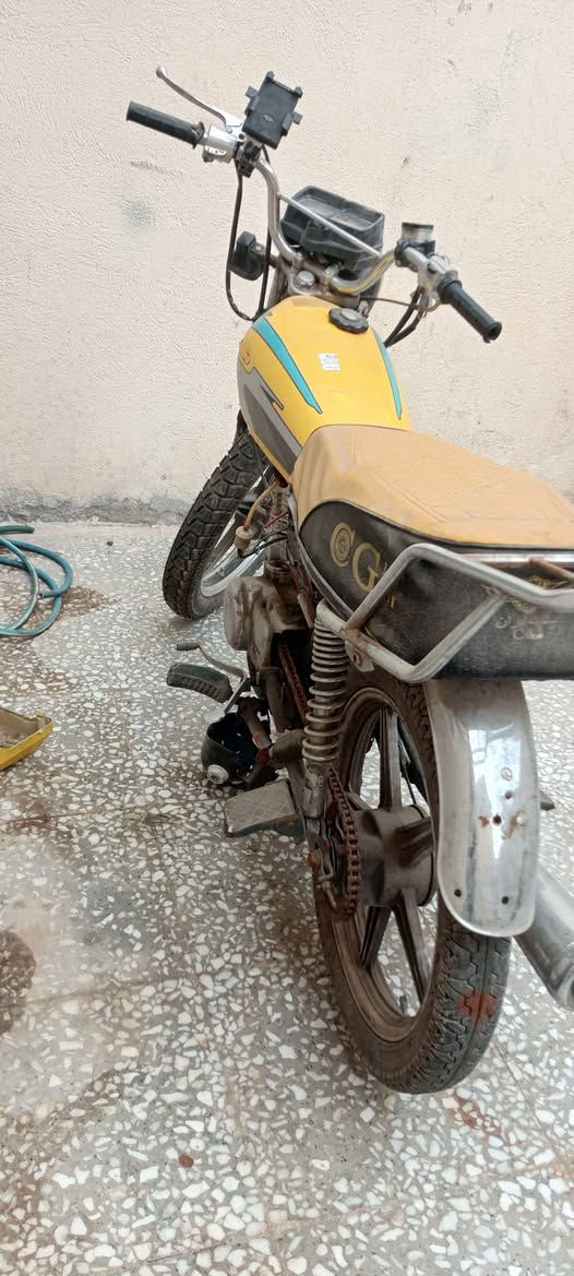 السلام عليكم دراجه ايراني للبيع كوم حديد 125 وبيه مجال    مكاني بغداد الحسينيه مال الراشديه ***********
