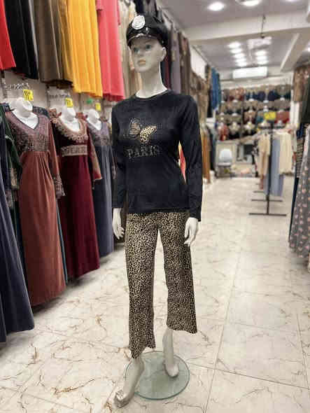 تراك  نسائي فول ليكرا 
خامه ممتازه 👌
يلبس وزن من50إلى 90كيلو 
سعر الجمله 12 قطعه (75 )الف
سعر المفرد (8)الف 
يوجد توصيل داخل الموصل 🚚 
(واتساب )***********
