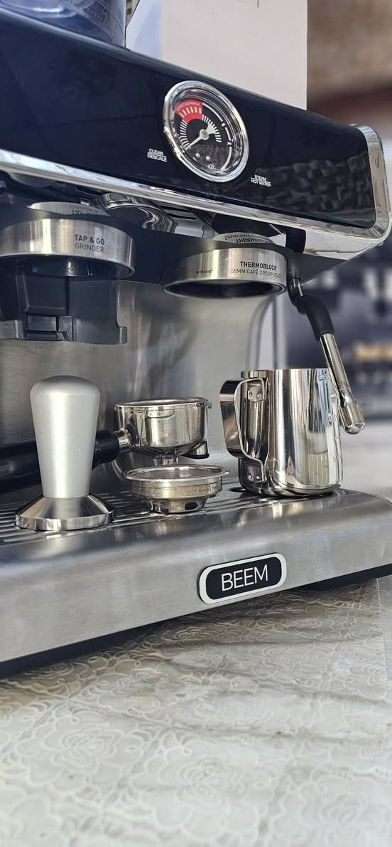 جهاز Beem الألماني.. مو مجرد جهاز قهوة، هذا "تحفة هندسية" تجمع بين الدقة الألمانية والأناقة العصرية. إذا كنت تدور على جهاز يعطيك استخلاص مثالي بكل كوب، وثبات عالي بالأداء، وبنفس الوقت يتحمل الشغل المتواصل، فـ Beem هو خيارك الأصح. هذا الجهاز مصمم للناس اللي تعشق القهوة وتريد نتيجة احترافية ببيتها أو بكافيه الخاص بها🇩🇪


**إذا كنت صاحب هذا الإعلان وتريد حذفه لأي سبب، رجاءا أرسل رسالة إلى الدعم الفني**