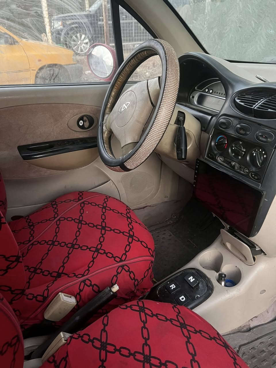 السلام عليكم مكلف بنشر توجد سيارة للبيع شيري كيوكيو موديل2015 رقم بغداد سيارة جاهزة من كل نواحي كير اوتوماتيك  اربع جام كهرباء الكير دكم محرك وكير خير من لله تخم تاير تبريد وتدفئة شاشة كبيرة الاتصال مع صاحب السيارة ***********
