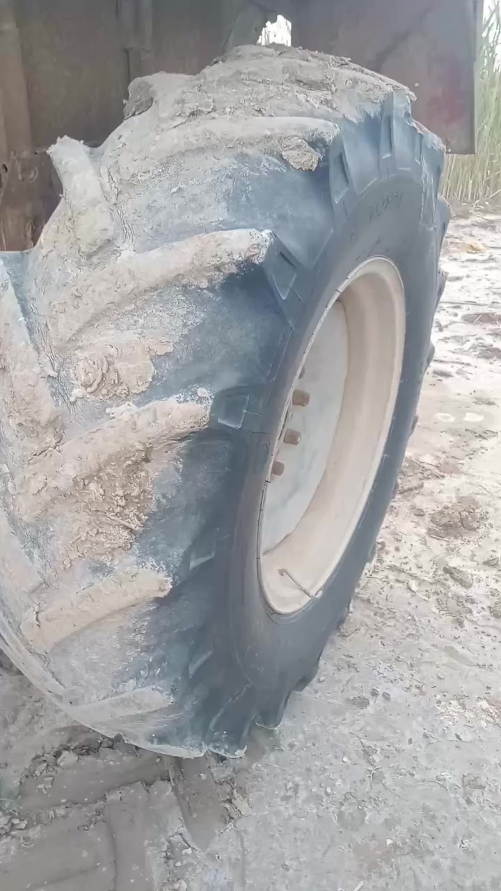 سلام عليكم تايرات هنه ويالتهن لل بيع البكان ميسان ***********
