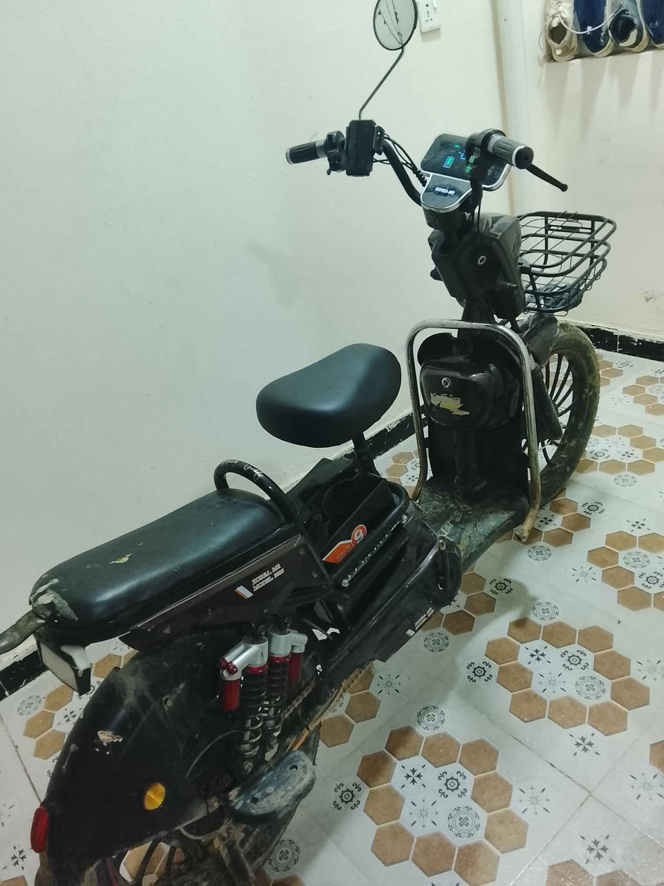 السلام عليكم دراجة شحن موديل 2025بطاريات وبيها مجال للطيبين  جديده  دراجه شحن ماتعبانه ههواي نضيفه بطاريات نروح ونجي نكول جديده وخوش بطاريات 5بطاريات كفراتهه جديده والاستفسار على رقم *********** Singapore
