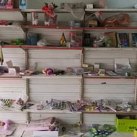 العنوان بغداد حي البتول   الرفوف /واحد على شكل سفينه يعني جهتين +رف ثا...