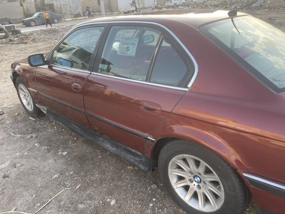 السلام عليكم بي ام موديل ٩٤سيارة جاهزة محرك ٨ سلندر كير محرك تخم تاير جاهزه السيارة صبغ علم مكفوله من الظربه كهربائيات شغاله نقص بس تبريد مراوس ترهم حسب القناعه سعرها ٥٠ مجال قليل تحويل ثاني يوم رقم انكليزي مكاني ناصريه للاستفسار ***********
