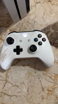 Xbox One S • اكس بوكس ون اس • Xbox • ون اس • 1 تيرا • مستعمل • يد تحكم...