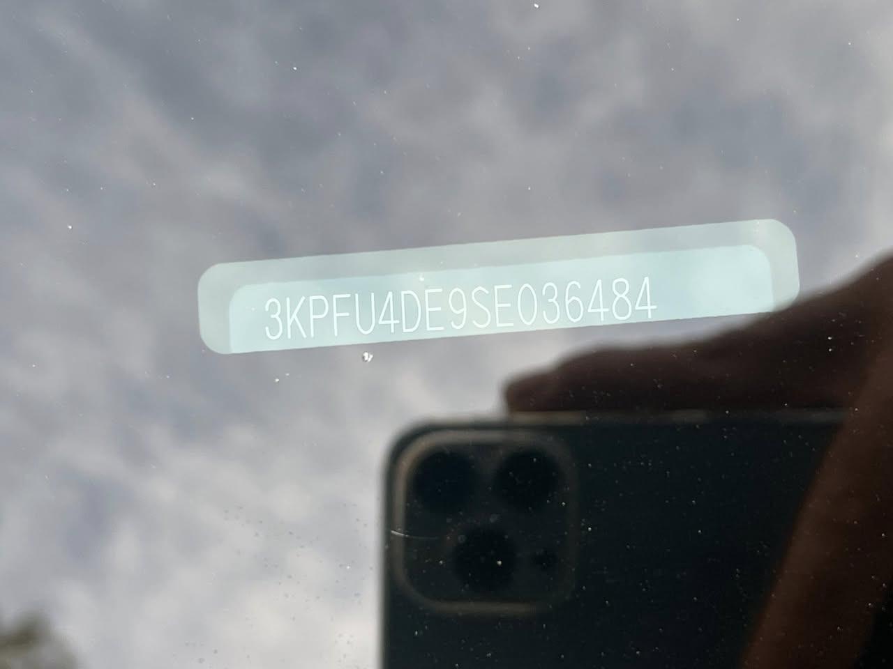 للبيع كيا K4 ضررها خلفي بدون داخل بجم كبس رقم الشاصي مرفق مع المنشور للتواصل ***********
