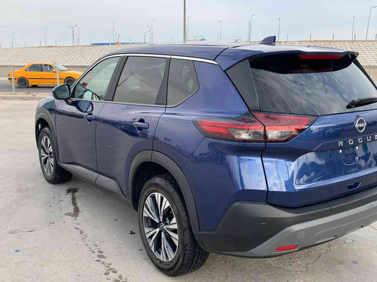 السلام عليكم
نيسان روج مديل 2023 موصفات السياره فول ما عدا الفتحه حادث الدعاميه الاماميه ومصلحه نفسه بدون داخل 
بدون ارباك المحرك 3سلندر   محرك 1500تيربو السعر 170 السياره في البصره الجبيله الاستفسار على الرقم ***********
