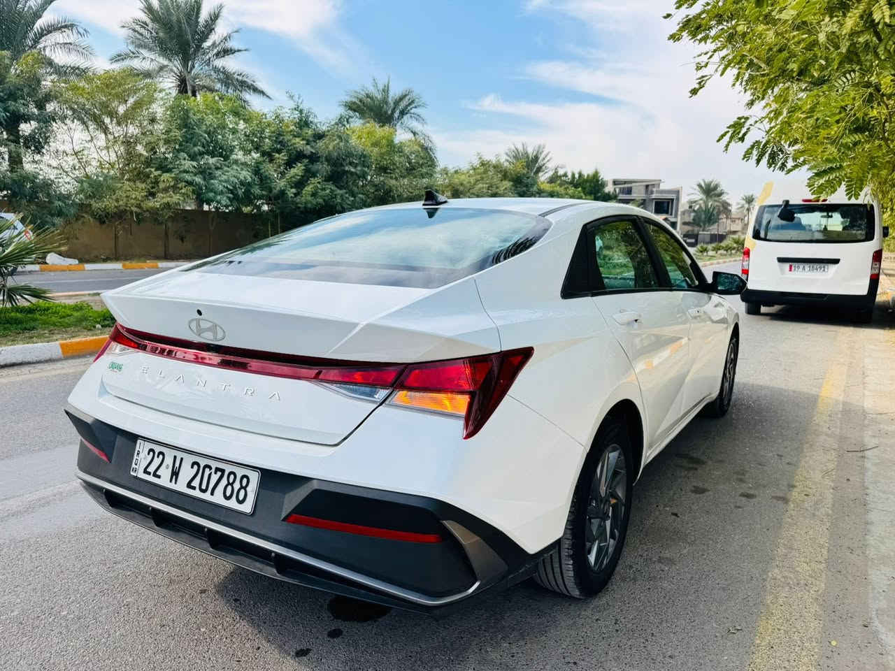 السلام عليكم 
للبيع النترا 2025 
وارد امريكي رقم اربيل سنويه وهزة جديدة 
حادثها الباب الخلفي وهلال الجاملغ الخلفي نفس الجهة 
مواصفات السيارة 
اربع بصمات 
خمس انضمة قيادة 
عداد المسافة ١٥ الف 
السيارة جديدة وعلى وضع الشركة 
مكان السيارة 
بغداد اليوسفية
***********
