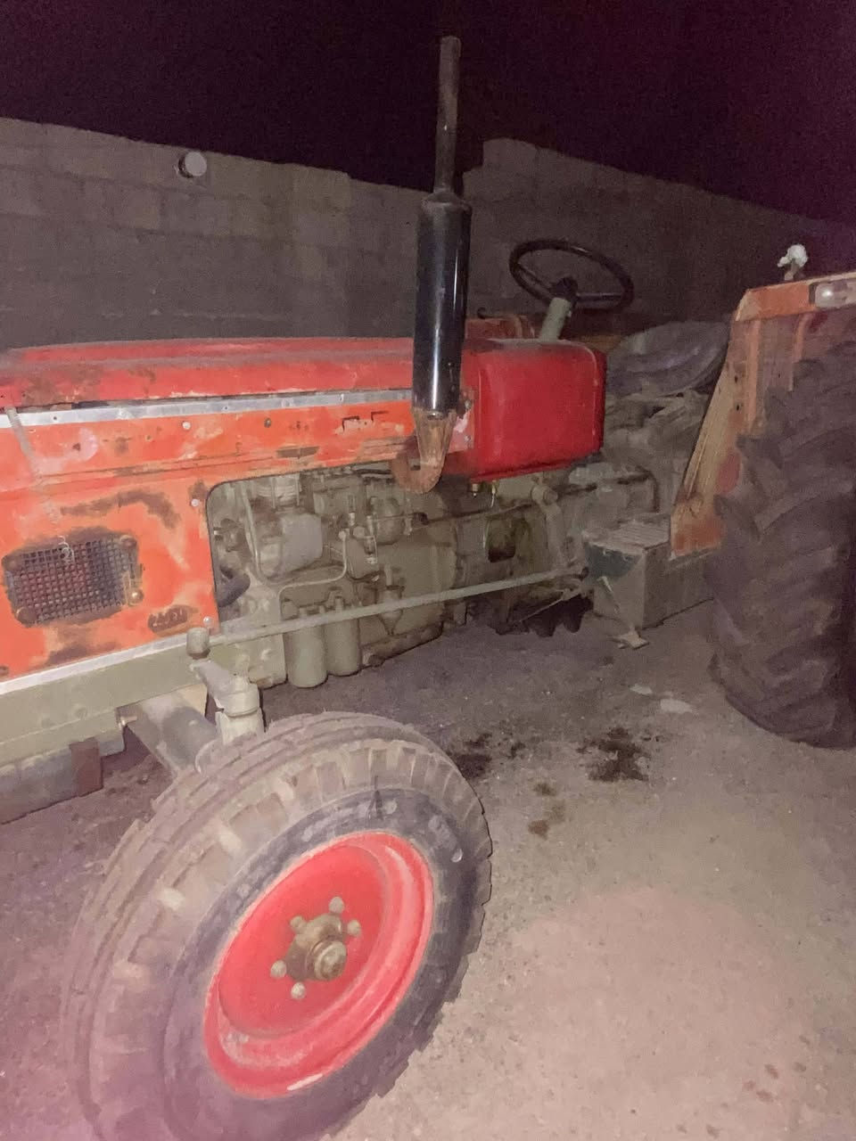 مكينه عنتر للبيع جديده موديل ٨١ وضع الشركه وراها عربانه فلوجه جديده السعر ٧٦٠٠وبيها مجال رقم بغداد رقم الهاتف  *********** ***********
