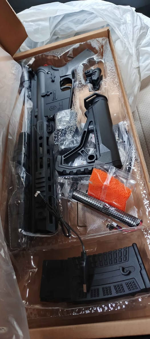 M4 ماركة F4 اصلية جديده غير مستعملة 
نضام صلي مفرد + قفل امان 
شاجور يخرج تعبئه كهربائية تلقائية
وزن ثقيل جدا 
بطارية ليثيوم 450 غرام
شاحن بطارية + ليزر + فلاش مدى بعيد
مع كيس رصاص هدية 
للتواصل ***********
بغداد الغزالية
ملاحضة : السلاح سوفت وليس حقيقي⚠
note : the gun is soft not real⚠ بغداد, العراق
