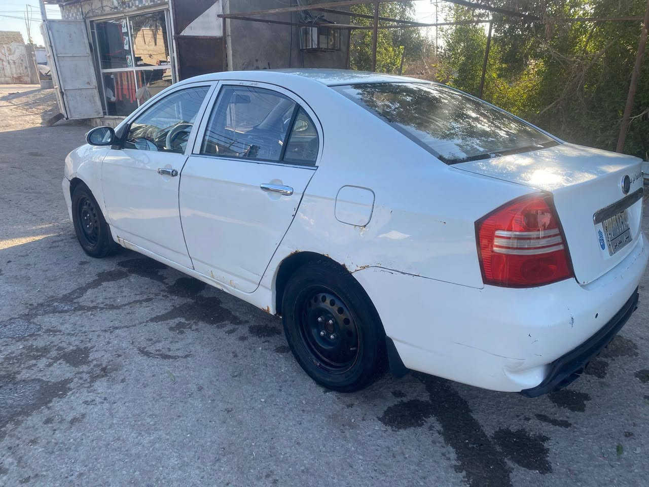 ليفان موديل 2011 رقم ميسان عندي وكاله عامه ام الباركود اني يعني داور الك تبريد شغال الحداديه نص المكينه بيها تبخير قليل الكير بيه تاخيره بالبك دواخل نضيفه كامره شاشه سماعات كلشي شغال بيها عوزها اشياء بسيطه  سياره احله من الصور   مكلف بلنشر  *********** السعر ٣٢ بيها مجال قليل مكان ناصريه سوق الشيوخ كرمه بني سعيد
