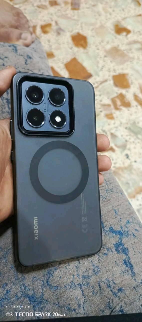 الجهز ب 420 مع كامل ملحقات من شاحنه وكفرات وكاله سيلكون وماكسيف و لزكه شاشه وكاله بس ذني ب 40الف ماخذهن وهاي مواصفات شاومي 14T

 الوان الجهاز: الأسود 
 أبعاد الهاتف الطول: 160.5 ملم – العرض: 75.1 ملم – السُمك: 7.8 أو 8.0 ملم والوزن 193 أو 195 غرام على حسب اللون والخامات.

 خامات تصنيع الهاتف: الإطار الجانبي من الألومنيوم، والظهر من الزجاج 

 الجهاز يأتي مقاوم للماء والغبار بمعيار IP68، مقاومة الماء تصل الى عمق مترين ولمدة 30 دقيقة تحت الماء.

 الهاتف مزود شريحتي SIM من نوع Nano SIM، بالإضافة إلى دعم الشريحة الإلكترونية eSIM.

 يدعم شبكات إتصالات الجيل الثاني 2G والجيل الثالث 3G والجيل الرابع 4G والجيل الخامس 5G.

 الهاتف يأتي بشاشة من نوع AMOLED بحجم 6.67 بوصة وبدقة 1220×2712 بكسل +1.5K وبكثافة بيكسلات 446 بكسل في إنش. الشاشة محمية بطبقة زجاج غوريلا جلاس 5 وتدعم معدل التحديث 144 هرتز ودرجة سطوع تصل حتى 4000 شمعة، بالإضافة إلى دعم عمق ألوان يصل إلى 12 بت، ملما يتيح عرض 68 مليار لون.

 هاتف شاومي 14T يأتي بمعالج من ميدياتيك Dimensity 8300 Ultra ثماني النواة بتردد 3.35 و 3.20 و 2.20 جيجاهرتز مع معالج رسومات Mali G615-MC6، المعالج مصنوع بدقة 4 نانومتر يدعم حتى 144فريم في بعض الالعاب

 يأتي بذاكرة تخزين داخلية 512 جيجابايت من نوع UFS 4.0 وذاكرة الوصول العشوائي الرام16 جيجابايت من نوع LPDDR5X

 نظام تشغيل الهاتف أندرويد 14 مع واجهة المستخدم HyperOS 1.0 التي تدعم ميزات الذكاء الاصطناعي.

 الهاتف يأتي مزود بثلاث كاميرات خلفية بالتعاون مع شركة لايكا. الكاميرا الرئيسية بدقة 50 ميجابكسل وبفتحة عدسة F/1.7، وتدعم تقنية التثبيت البصري OIS. الكاميرا الثانية بدقة 50 ميجابكسل أيضًا، مخصصة للتقريب البصري وتدعم التركيز التلقائي. أما الكاميرا الثالثة فهي بدقة 12 ميجابكسل مخصصة لتصوير بزاوية واسعة. الكاميرات تدعم تصوير الفيديو بدقة 4K بمعدل 30/60 إطارًا في الثانية، وبدقة FHD بمعدل 30/60 إطارًا، مع دعم تصوير الفيديو بتقنية +HDR10 وبصيغة 10 بت Log.

 الكاميرا الأمامية بدقة 32 ميجابكسل بفتحة عدسة F/2.0 تدعم تصوير الفيديو بدقة 4K بمعدل 30 إطارًا، وبدقة FHD بمعدل 30/60 إطارًا، مع دعم تصوير الفيديو بتقنية +HDR10.

 البطارية بسعة 5000 مللي أمبير تدعم الشحن السريع بقدرة 67 واط يشحن 0-100 ب 40دقيقه فقط

 الهاتف مزود بسماعتين تعملان بنظام ستيريو، وتدعمان تقنية صوت عالي الدقة Hi-Res و Dolby Atmos

 يدعم شبكات الواي فاي إصدار 6E جيجاهرتز بالترددات a/b/g/n/ac/ax ويدعم خاصية Dual-band وWi-Fi Direct ونقطة الاتصال Hotspot.

 البلوتوث متوفر بإصدار 5.4 مع دعم خاصية LE و A2DP و LHDC.

 هاتف شاومي 14T يأتي مزود بمنفذ USB من نوع Type-C مع دعم خاصية OTG.

 يدعم نظام تحديد المواقع العالمي GPS مع دعم أنظمة تحديد المواقع الأخرى GLONASS وGALILEO وBeiDou وNavIC.

 الجهاز يدعم تقنية الاتصال قريب المدى NFC وخاصية IR blaster للتحكم في الأجهزة المنزلية بواسطة الأشعة تحت الحمراء الانفراريد.

 يأتي الجهاز مزود بمستشعرات الجيروسكوب والتسارع والبوصلة ومستشعر المكالمات التقارب.

 مزود بمستشعر بصمة الأصابع يأتي مدمج في الشاشة، ويدعم خاصية فتح القفل عبر تقنية التعرف على الوجه (Face Unlock