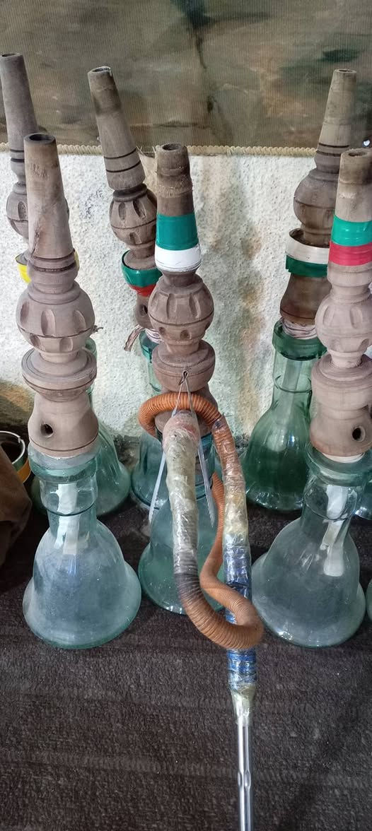 السلام عليكم اغراض كوفي للبيع ميز دومنه عدد خمسه اراكيل نضيفات كلش تجي تفحص يله تشتري عدد خمسه اوعشرين اواكثر كامله بكار شيشه كمجي فنجان منكاش شفقه ماعون بس عمر حته تشيش مشيشهن سعر الاراكيل 12الف الوحده والميز مال الدومنه 15والحوض 30الف العنوان كربلاء حي المهندسين هاتف ***********
